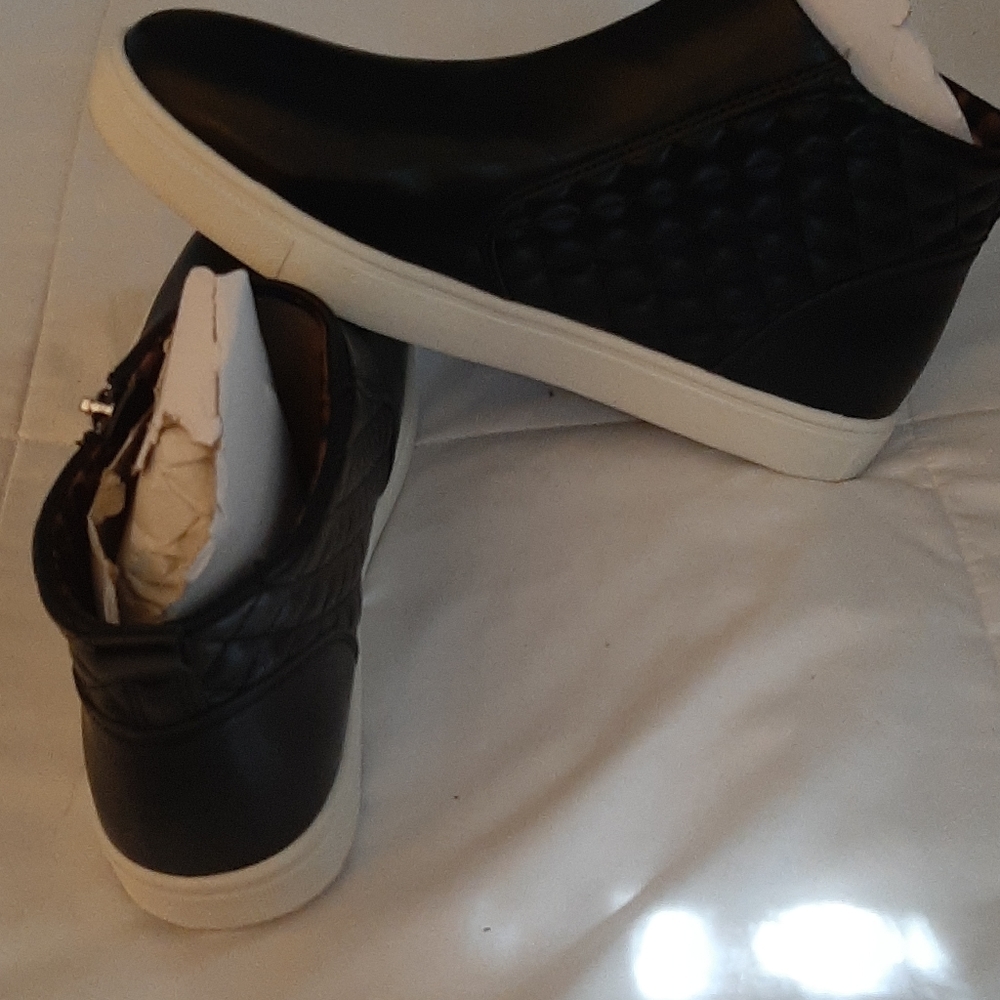 Shoes - Picture 4 of 4